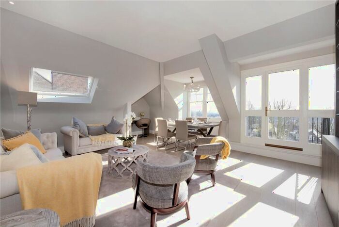 3 Bedroom Flat To Rent In Lyndhurst Road, Hampstead, NW3