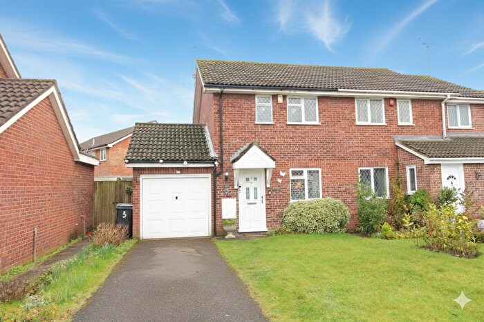 2 Bedroom Semi Detached House For Sale In Embrook Way, Reading, RG31