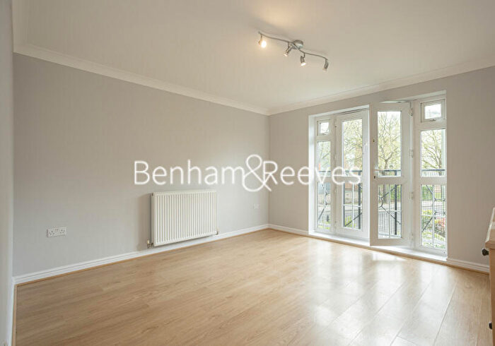 2 Bedroom Apartment To Rent In Bader Court, Runway Close, NW9