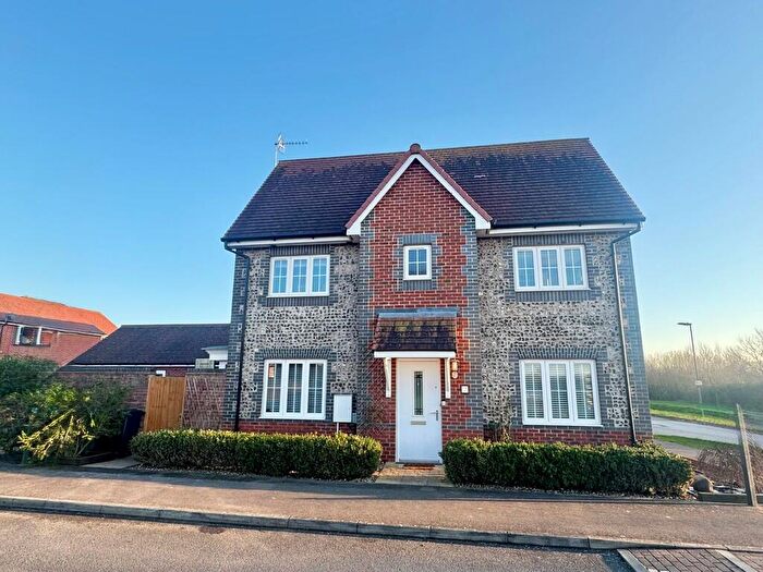 3 Bedroom Semi Detached House For Sale In Wilcox Way, Littlehampton, BN17