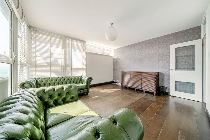 2 Bedroom Flat To Rent In Newington Butts, Elephant Amp; Castle, London, SE1