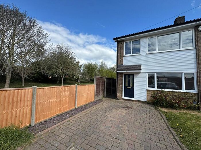 3 Bedroom End Of Terrace House For Sale In The Grove, Biggleswade, SG18