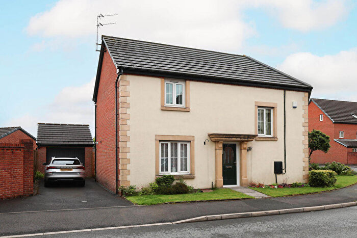 4 Bedroom Detached House For Sale In Newbold Hall Drive, Rochdale, OL16