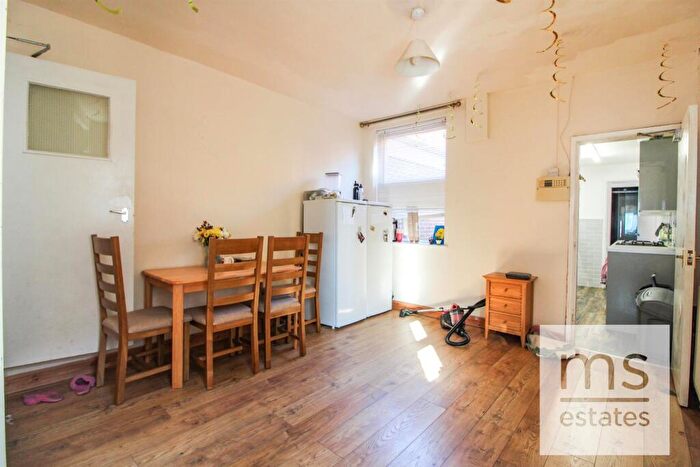 3 Bedroom End Of Terrace House To Rent In £pppw Harley Street, Nottingham, NG7