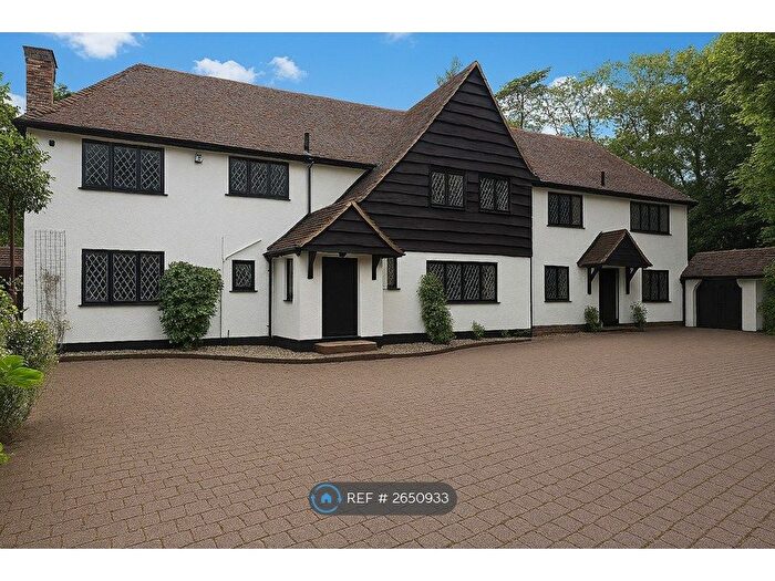 5 Bedroom Detached House To Rent In Woodside Walk, Northwood, HA6