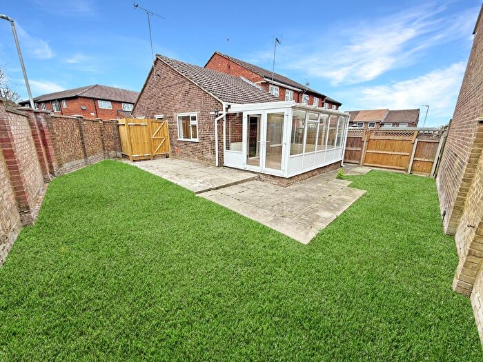 2 Bedroom Terraced Bungalow For Sale In Spoondell, Dunstable, LU6
