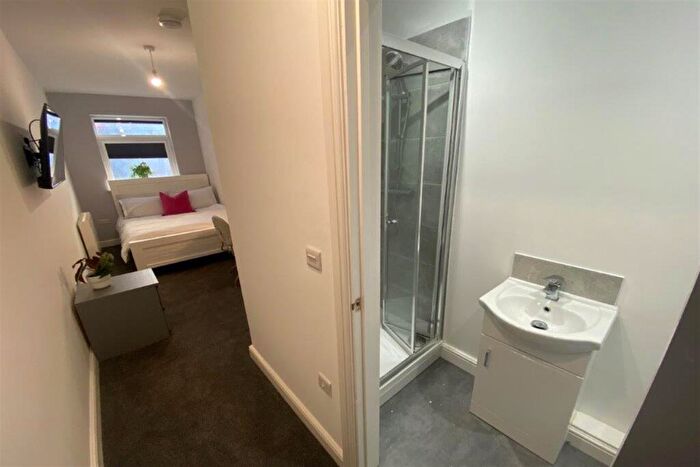 5 Bedroom Apartment To Rent In High Road, Beeston, NG9