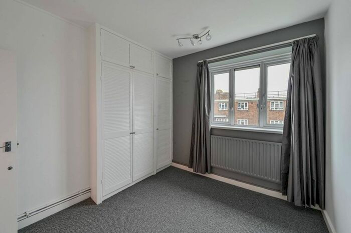 3 Bedroom Maisonette To Rent In Stoke Newington, Stoke Newington, London, N16