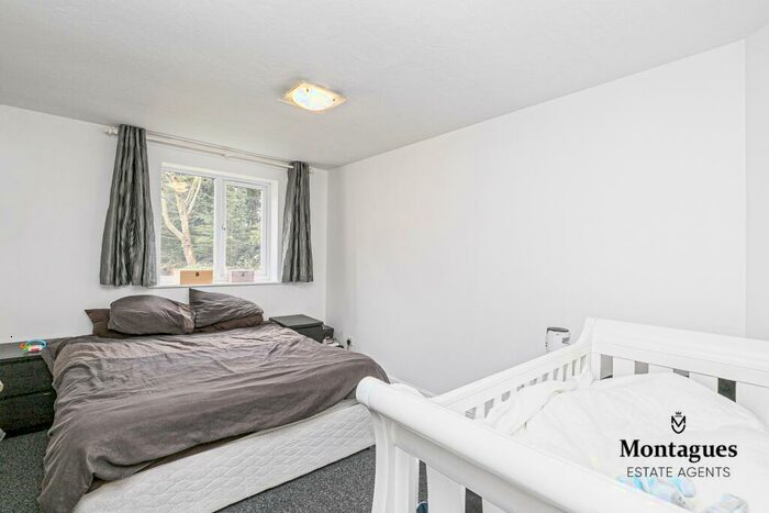 1 Bedroom Flat To Rent In Centre Drive, Epping, CM16