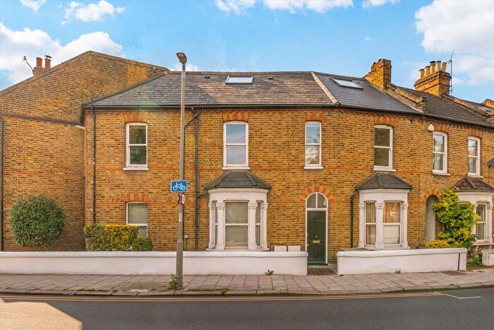 3 Bedroom Flat For Sale In Aboyne Road, Tooting, SW17
