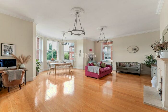 2 Bedroom Apartment To Rent In Repton Park, Woodford Green, Essex, IG8