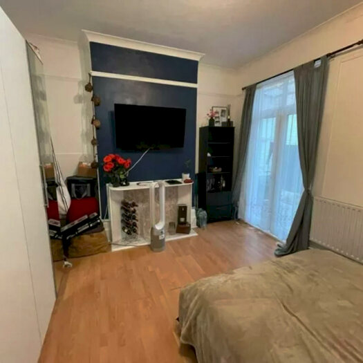 3 Bedroom Ground Flat To Rent In Stopford Road, Plaistow, E13