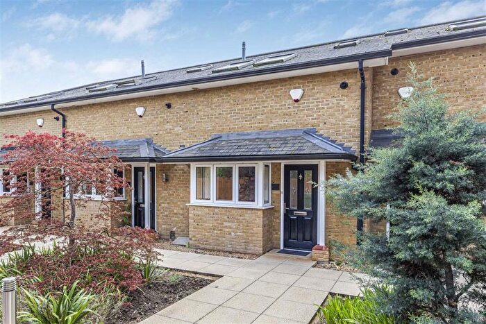 2 Bedroom Property To Rent In Stanley Road, Teddingon, TW11