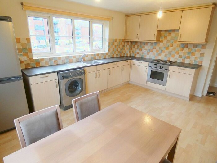 2 Bedroom Flat To Rent In Mountbatten Close, Ashton-On-Ribble, Preston, PR2