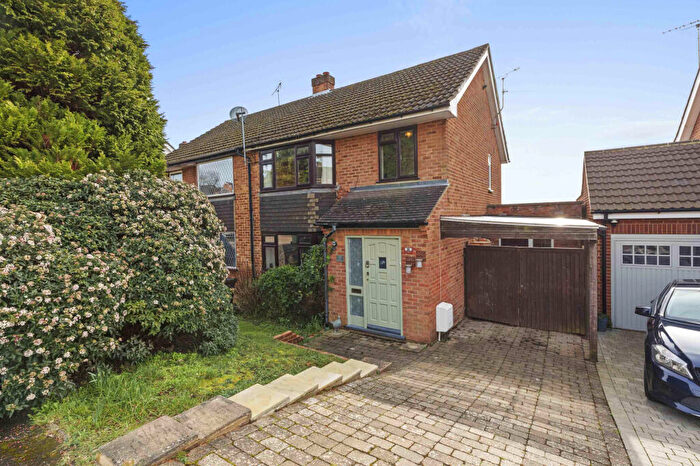 4 Bedroom Semi Detached House For Sale In The Ridgeway, Marlow, Buckinghamshire, SL7