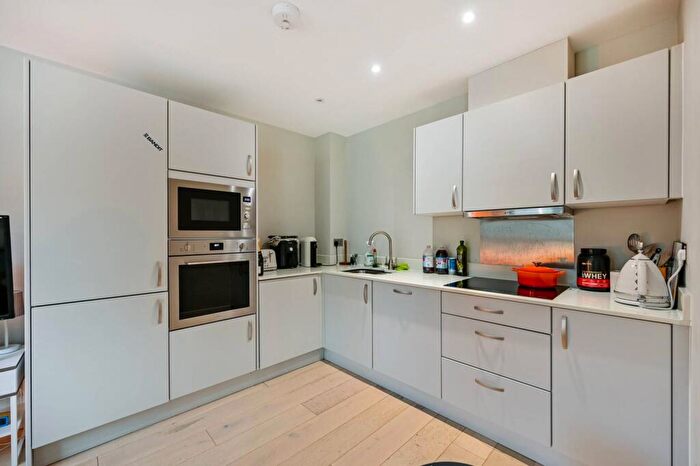 Studio For Sale In Antoinette Close, Kingston, Kingston Upon Thames, KT1