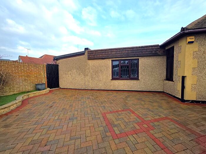 1 Bedroom Flat To Rent In Blenheim Chase, Leigh-On-Sea, SS9