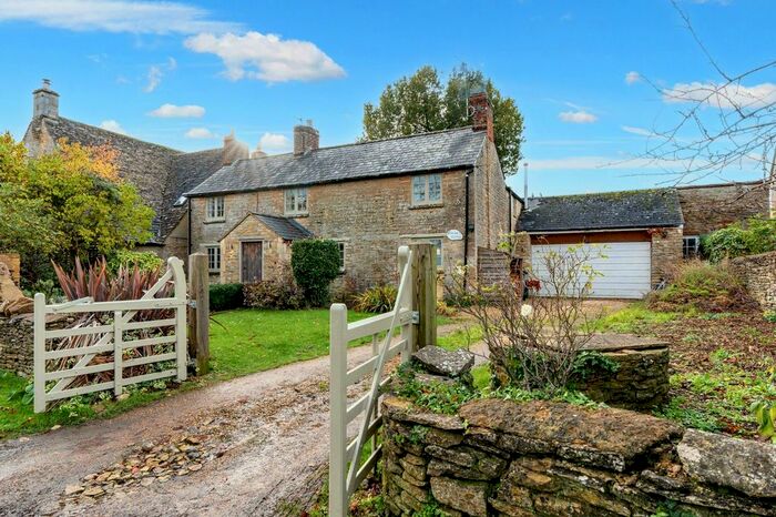 4 Bedroom Detached House For Sale In Burford Road, Black Bourton, OX18