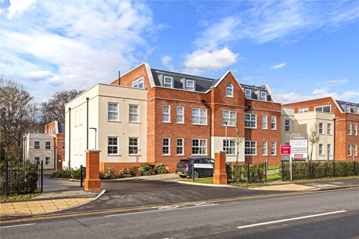 1 Bedroom Apartment For Sale In Riverside Gardens, Oatlands Drive, Weybridge, KT13