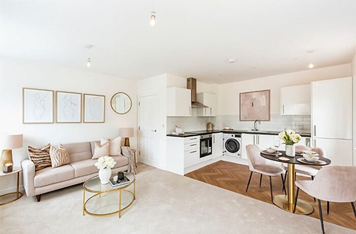 2 Bedroom Flat For Sale In St. Crispin Drive, Northampton, NN5