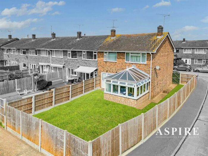 3 Bedroom Semi-Detached House For Sale In St. Marks Road, Canvey Island, SS8