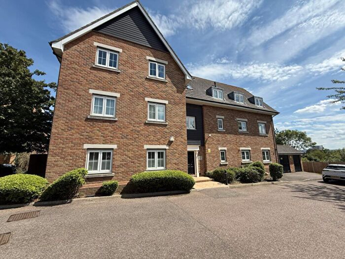 2 Bedroom Apartment For Sale In Weymouth Drive, Chafford Hundred, Essex, RM16