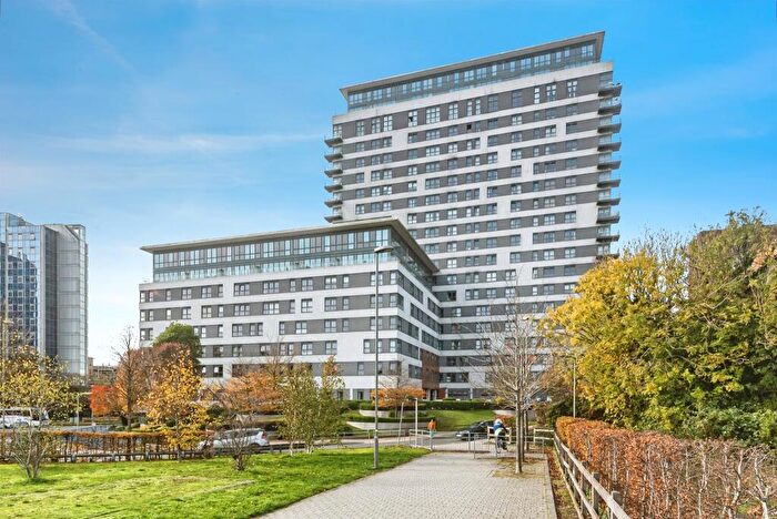 1 Bedroom Flat For Sale In Skyline Plaza, Alencon Link, Basingstoke, RG21