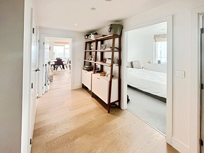 2 Bedroom Apartment To Rent In Lombard Wharf, Lombard Road, SW11