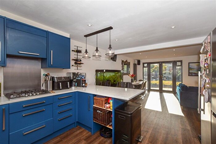 3 Bedroom Semi-Detached House For Sale In Maidstone Road, Marden, Kent, TN12