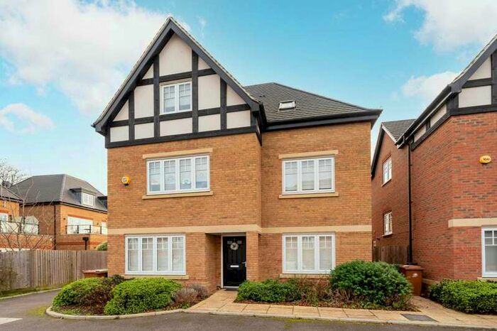 6 Bedroom Detached House To Rent In Fowey Place, Sutton, SM2