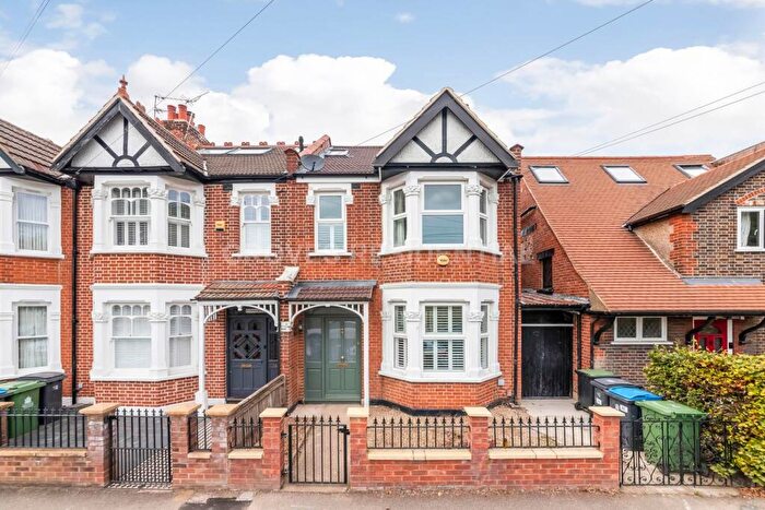 4 Bedroom End Of Terrace House For Sale In Blagdon Road, New Malden, KT3