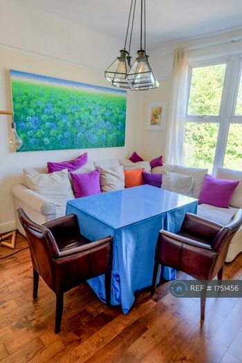 3 Bedroom Flat To Rent In Brocco Bank, Sheffield, S11