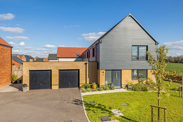 4 Bedroom Detached House For Sale In Romaine Road, Cranleigh, GU6