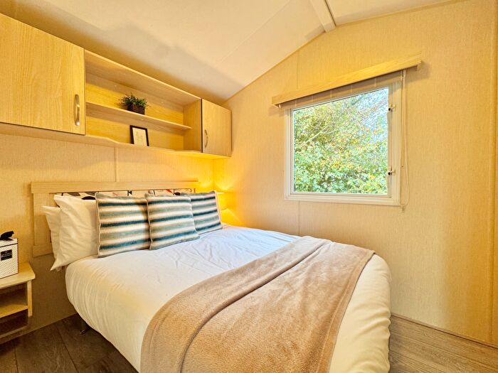 3 Bedroom Caravan For Sale In Willerby Rio Gold – £, , Oaklands Holiday Park, Clacton-on-Sea, Essex, CO16