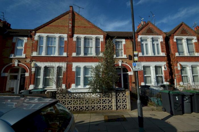 2 Bedroom Flat To Rent In Victoria Crescent, London, N15