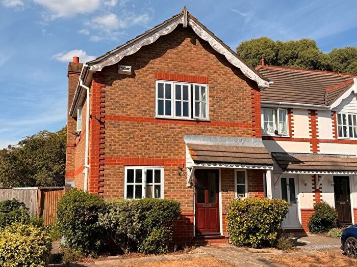 3 Bedroom End Terrace House For Sale In Archdale Place, New Malden, KT3
