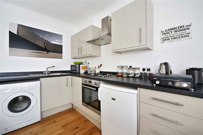 1 Bedroom Flat To Rent In Mornington Terrace, Camden, NW1