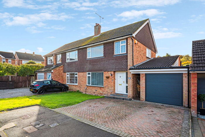 3 Bedroom Semi-Detached House For Sale In Gilded Acre, Dunstable, LU6