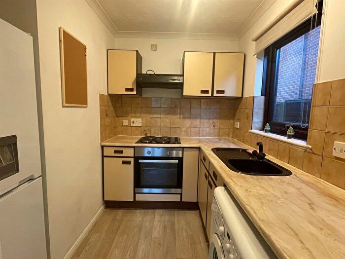 Studio To Rent In Oak Avenue, Ickenham, UB10