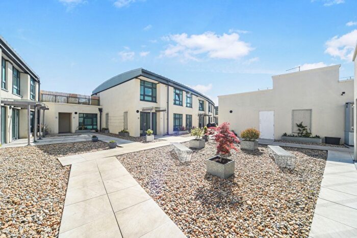 2 Bedroom Flat To Rent In Welland Street, London, SE10