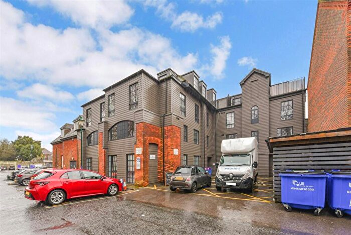2 Bedroom Apartment For Sale In Southgate, Chichester, PO19