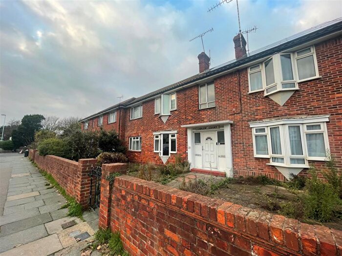 3 Bedroom Flat To Rent In Brighton Road, Worthing, BN11