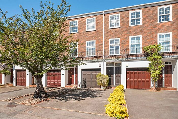 3 Bedroom Terraced House To Rent In Broom Park, Teddington, TW11