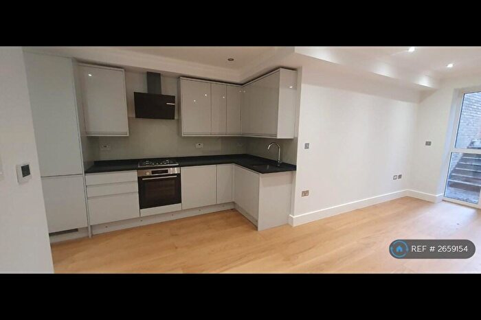 2 Bedroom Flat To Rent In Chatsworth Road, London, NW2