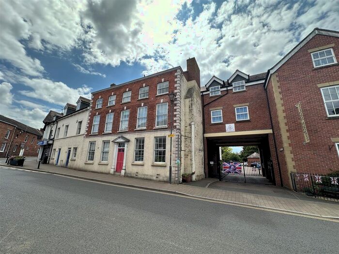 1 Bedroom Flat To Rent In Stokes Mews, Newent, GL18