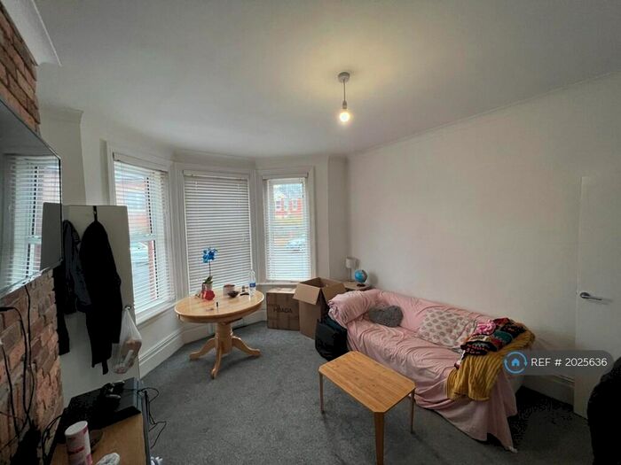 1 Bedroom Flat To Rent In Heron Court Road, Bournemouth, BH3