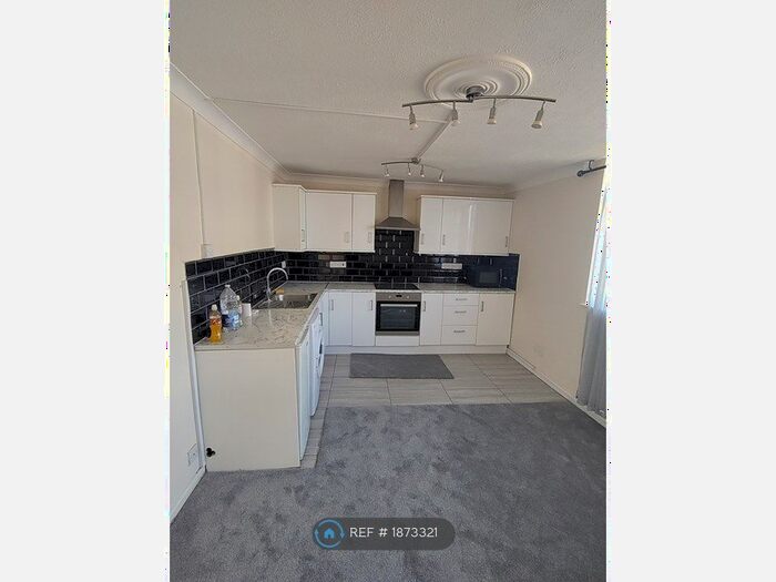 3 Bedroom Flat To Rent In Intalbury Avenue, Aylesbury, HP19