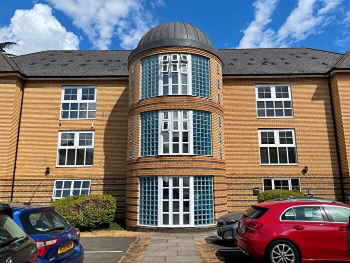 2 Bedroom Flat For Sale In Newland Gardens, Hertford, SG13
