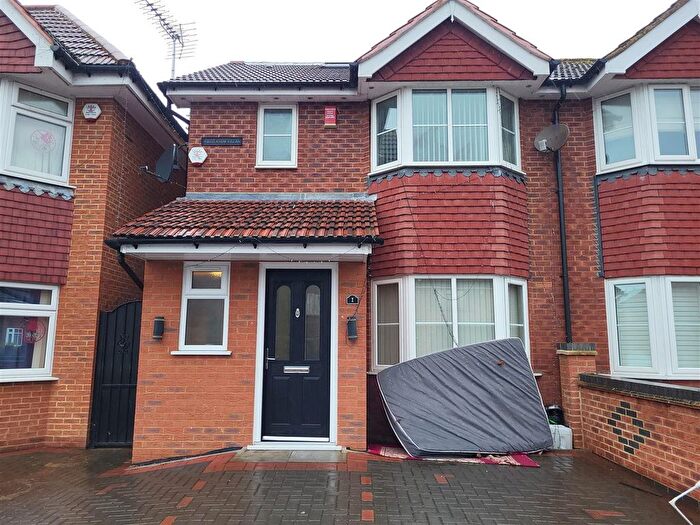 5 Bedroom Semi-Detached House To Rent In Westlands Avenue, Burnham, Slough, SL1