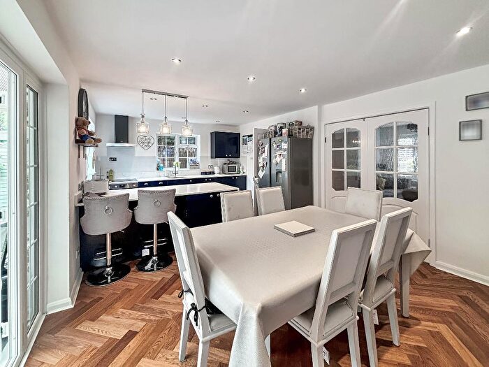 4 Bedroom Detached House For Sale In Wagtail Gardens, South Croydon, CR2